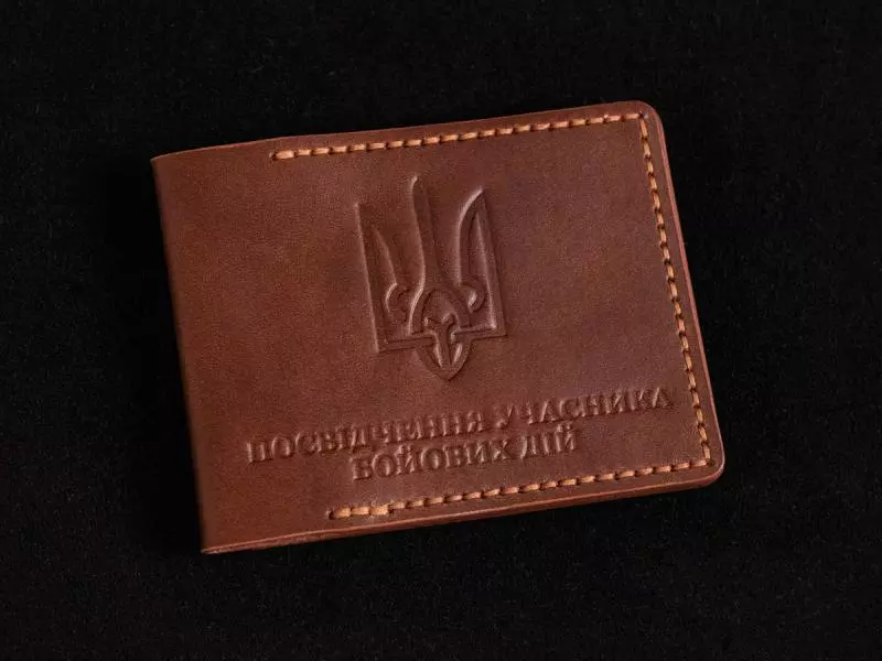 Шкіряна обкладинка для посвідчення УЧАСНИКА БОЙОВИХ ДІЙ з додатковими відділами для ID паспорта та під картки