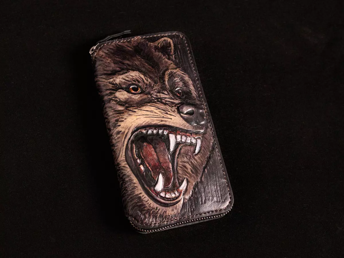 Вітрина шкіряних виробів "Art"