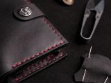Виготовлений вручну шкіряний гаманець на кнопці з прозорим відділом для документів, карток та монет