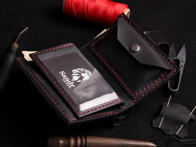 Виготовлений вручну шкіряний гаманець на кнопці з прозорим відділом для документів, карток та монет