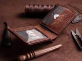 Шкіряний гаманець з прозорим відділом для ID паспорта або водійського посвідчення, три карти та дві таємні кишені