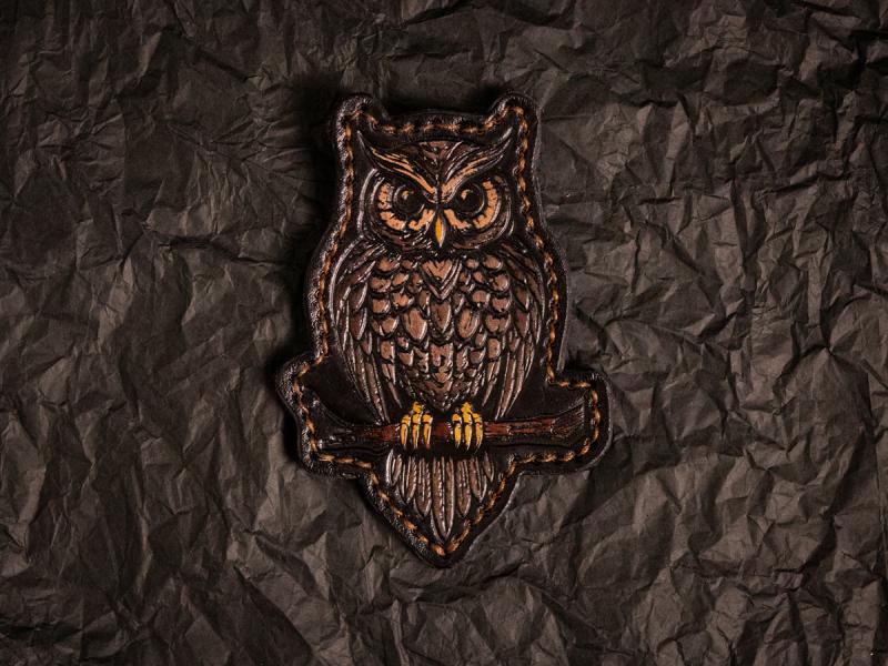 Шкіряний патч із тисненим зображенням сови