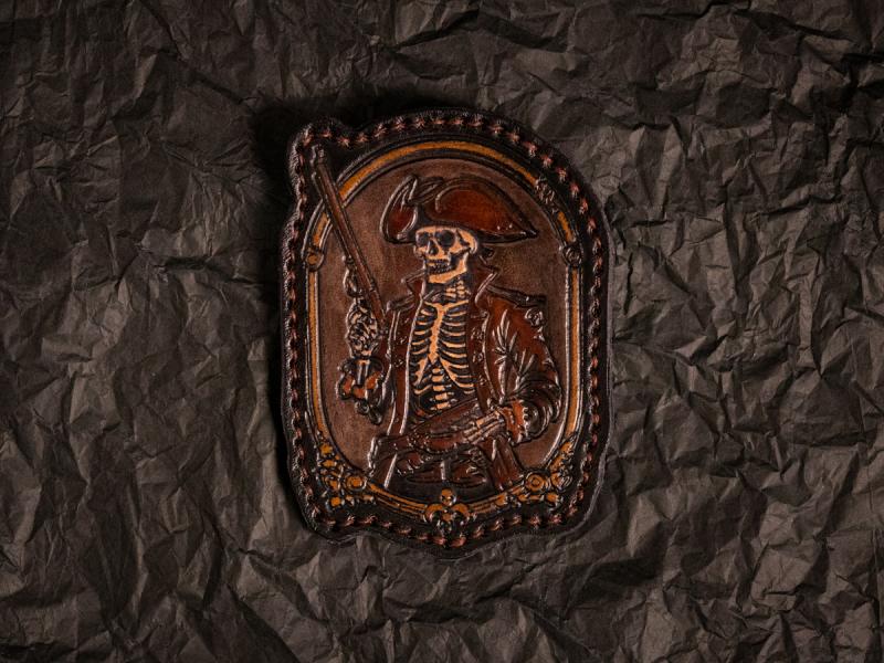 Шкіряний патч із тисненим зображенням пірата-скелета