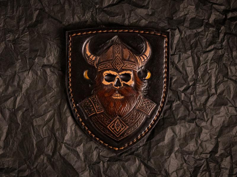 Шкіряний патч із тисненим зображенням вікінга у шоломі з рогами