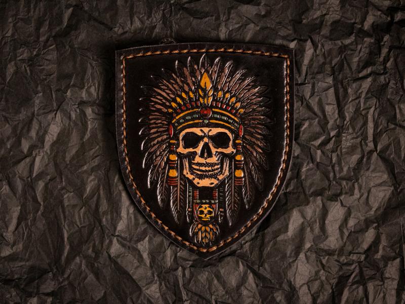 Шкіряний патч із тисненим зображенням черепа з індіанським головним убором